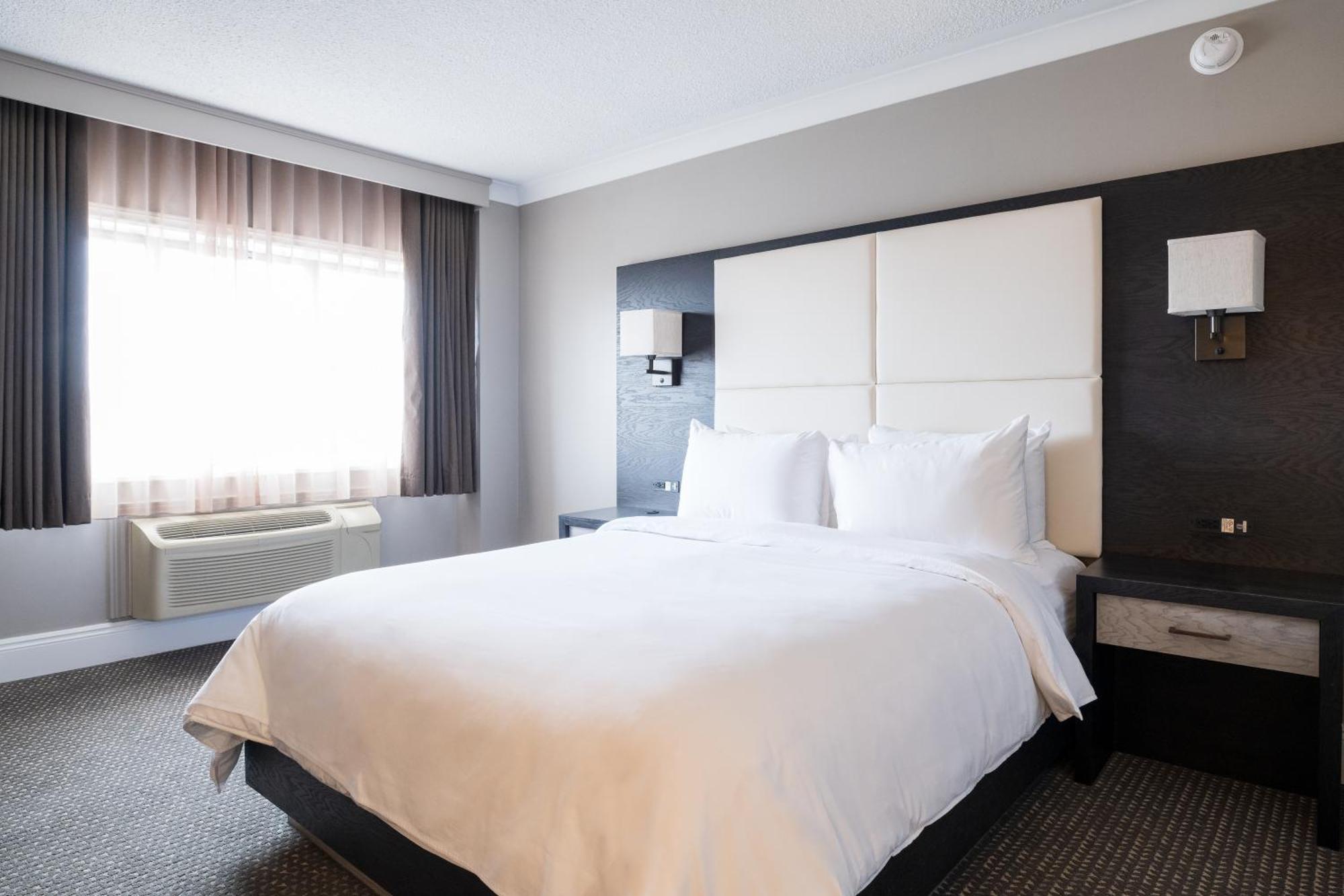 Crowne Plaza Hotel Moncton Downtown By Ihg Экстерьер фото
