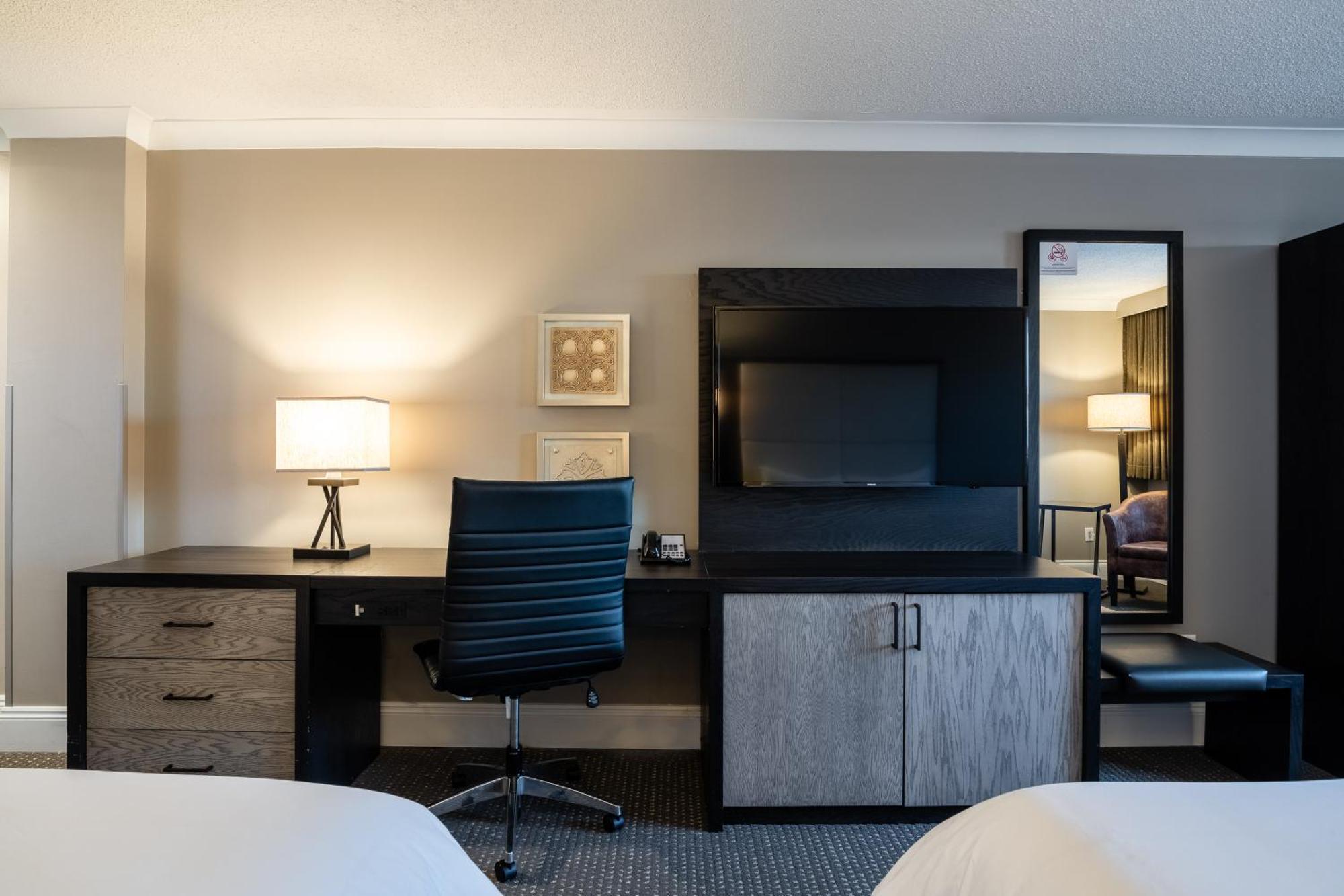 Crowne Plaza Hotel Moncton Downtown By Ihg Экстерьер фото