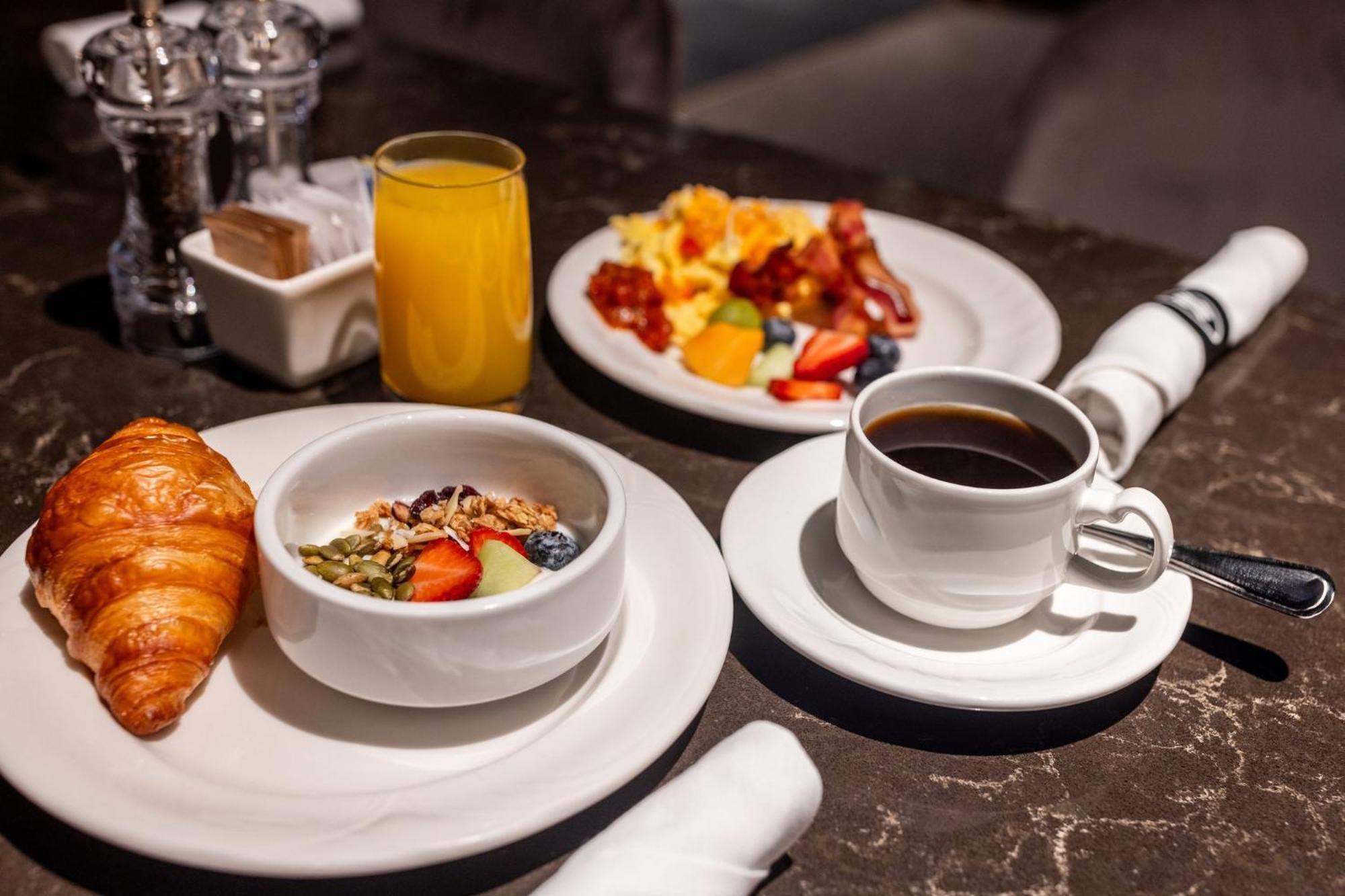 Crowne Plaza Hotel Moncton Downtown By Ihg Экстерьер фото