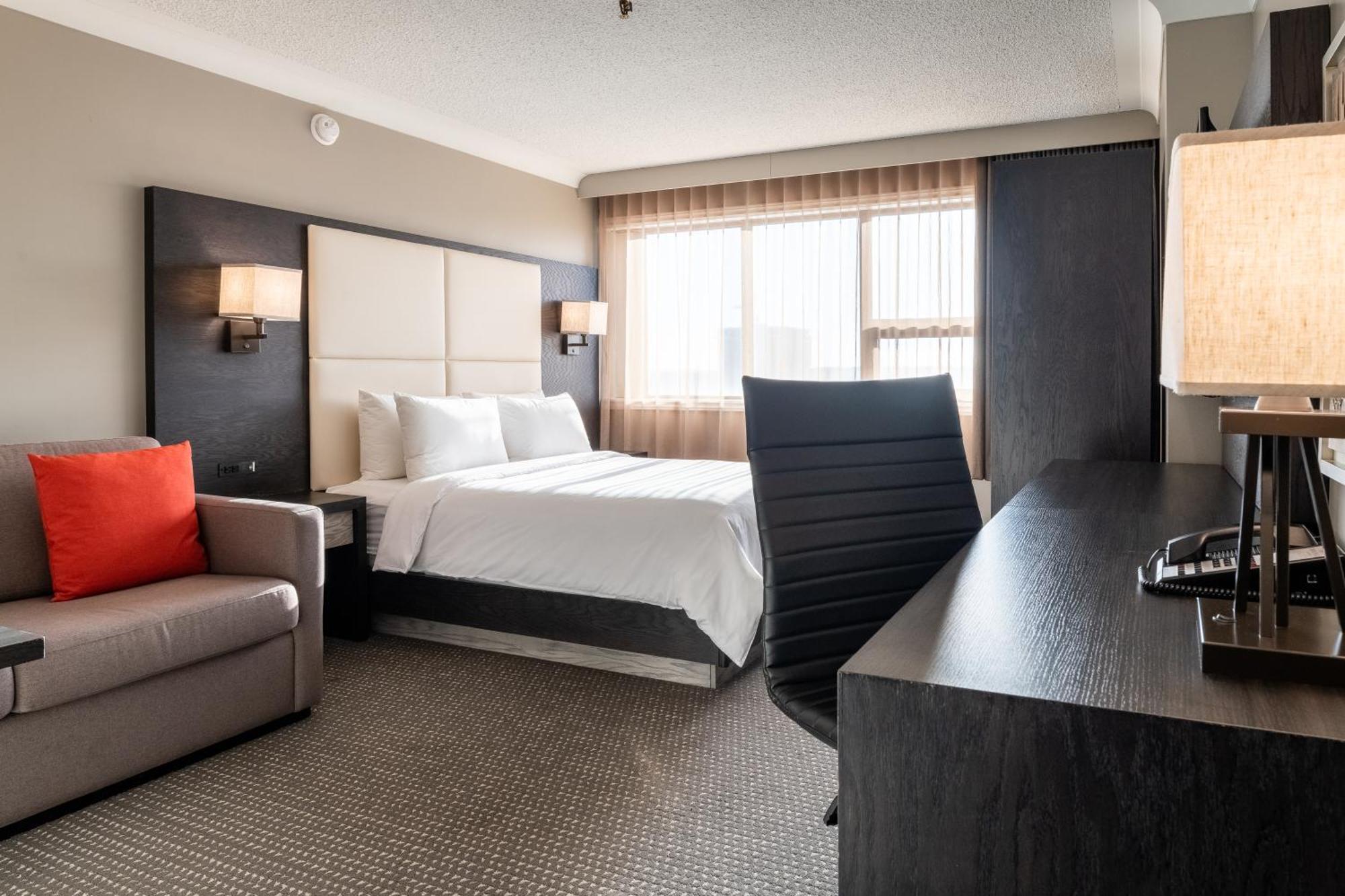 Crowne Plaza Hotel Moncton Downtown By Ihg Экстерьер фото